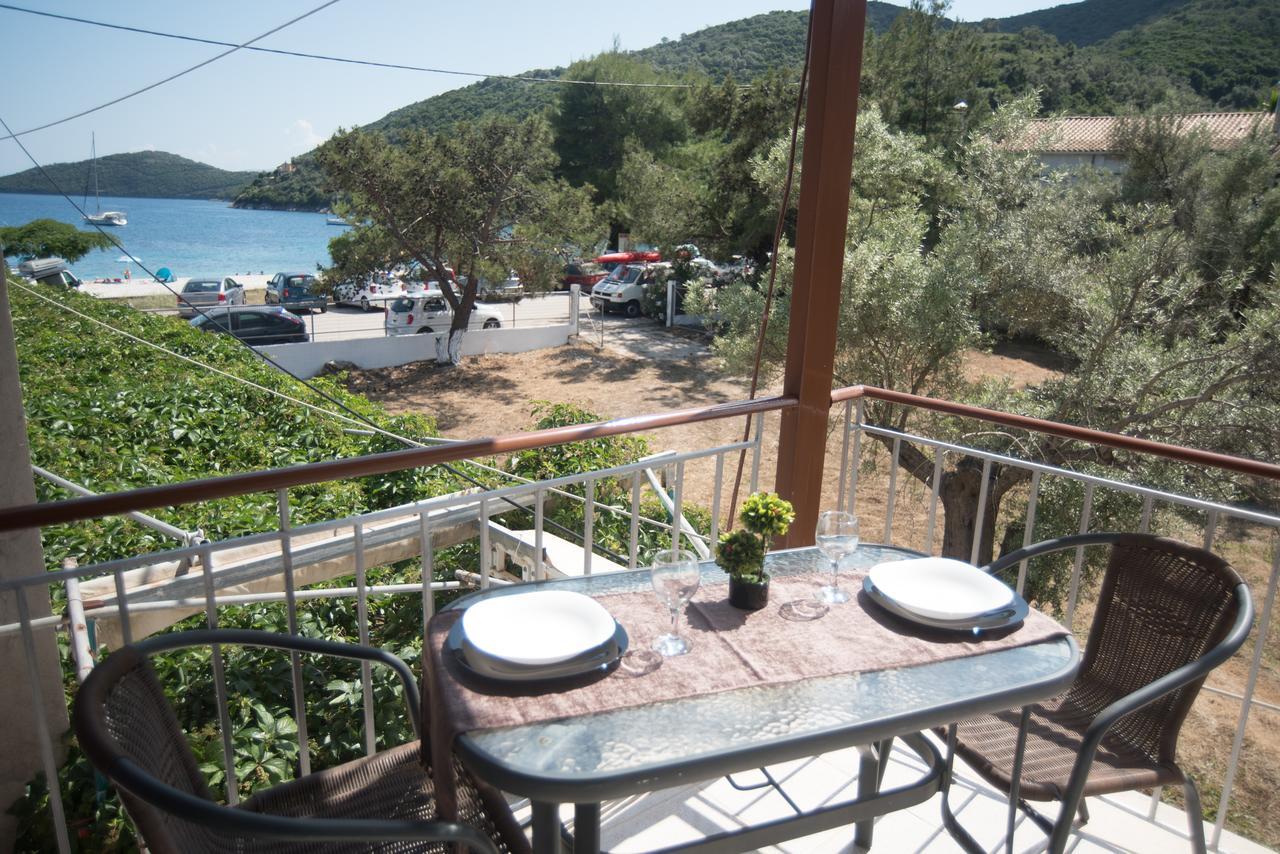 Ta Kavourakia * Mikros Gialos